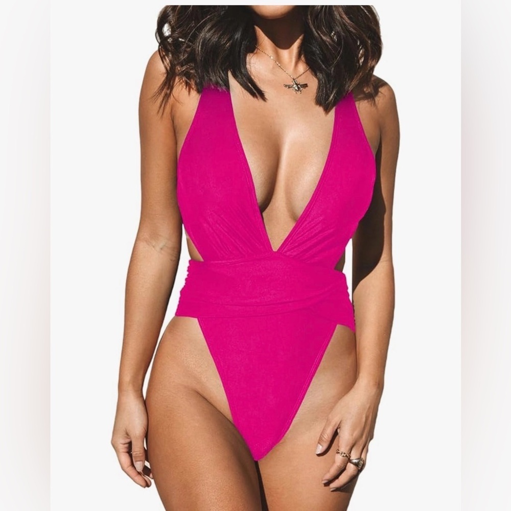 NWT Cupshe one piece. Magenta Removable pads, Size Large.
